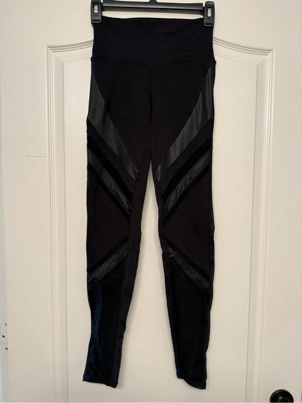 Alo Yoga XS Black Mesh Cutout Leggings High Rise Athleisure Yoga Pants